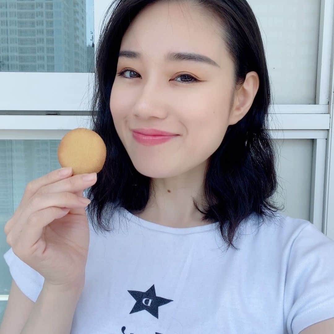 瀬稀ゆりとさんのインスタグラム写真 - (瀬稀ゆりとInstagram)「😋SNACK TIME😋. I’m currently into baking. I used chickpea flower for making gluten free cookies. So yummy! . . 最近はまっているクッキー作り…ひよこ豆粉を使ってグルテンフリーのクッキーにしてみました。お豆の風味が感じられて美味しいです💓 . . . #baking #glutenfreecookies #sansgluten #chickpeaflour #snacktime #breaktime #staysafe #クッキー作り #グルテンフリースイーツ #ひよこ豆粉クッキー #おうち時間」7月8日 7時01分 - yurito.seki