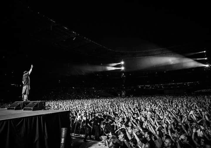 Guns N' Rosesさんのインスタグラム写真 - (Guns N' RosesInstagram)「Saint-Denis ‘17 🇫🇷#onthisday」7月8日 7時48分 - gunsnroses
