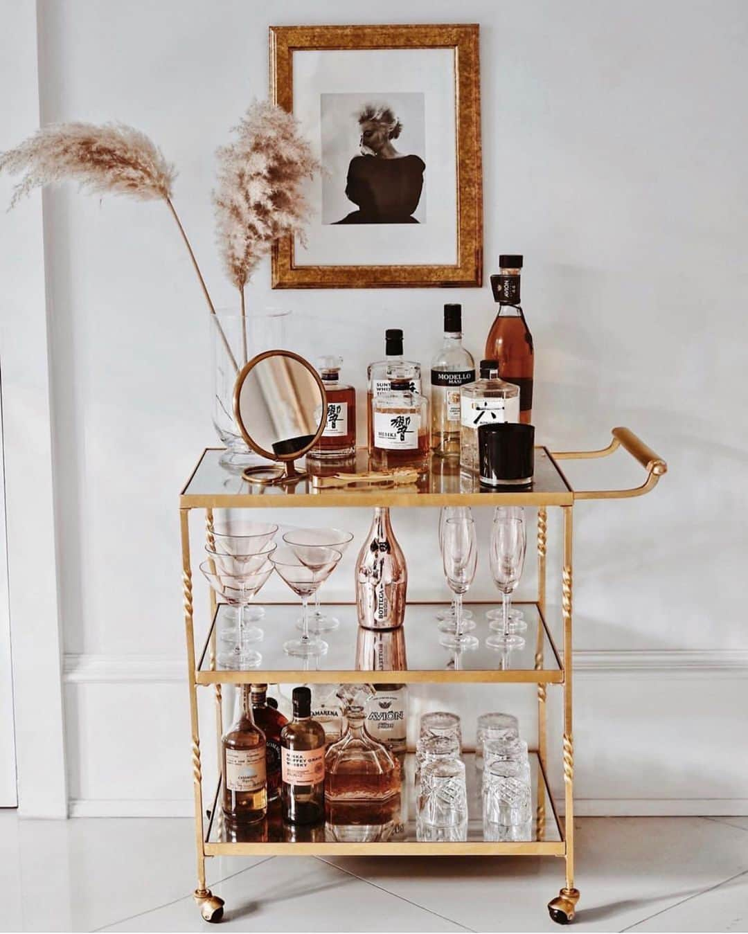 JANICE JOOSTEMAさんのインスタグラム写真 - (JANICE JOOSTEMAInstagram)「Come on over 🍸 @joostemahome  Bar cart always stocked up」7月8日 8時00分 - janicejoostemaa