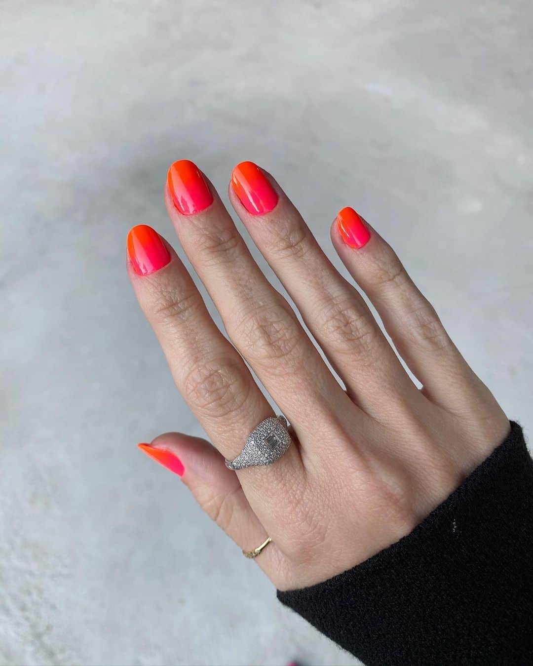 Glam4Youのインスタグラム：「Degradê Neon: Pink + Laranja. Amo esse tipo de degradê, as cores de fundem e você não sabe onde começa uma e onde termina a outra.  PS: Tem no Reels」
