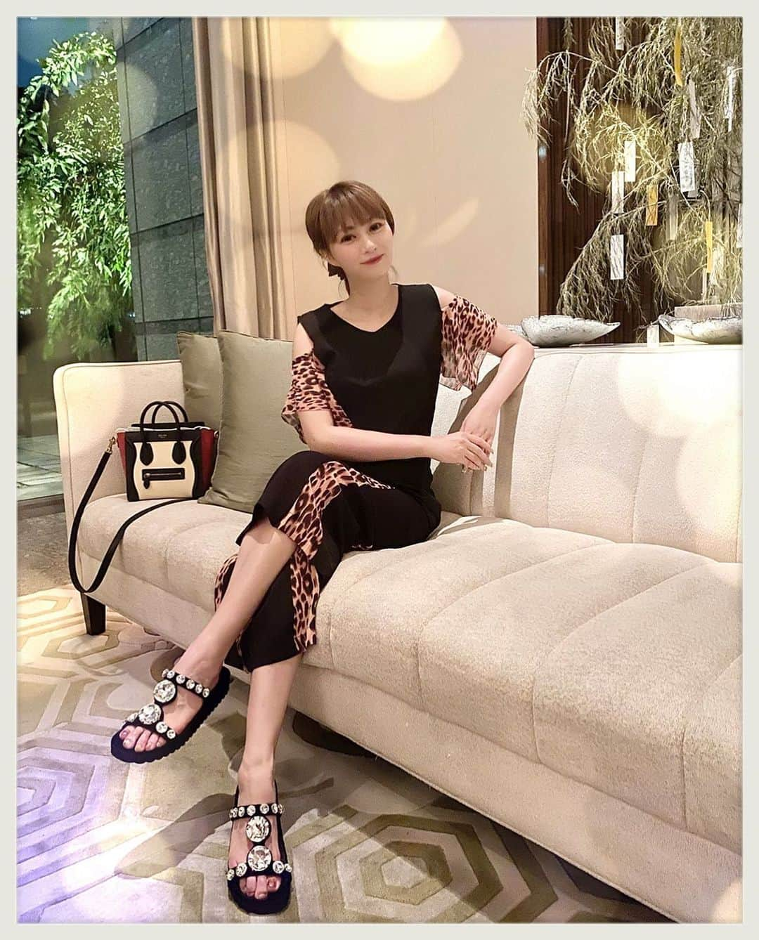 知華さんのインスタグラム写真 - (知華Instagram)「2020.07.07 🎋  #着飾る愉しみ 👡#miumiu 👜#celine 👗4000円くらい。たまに適当にネットショッピングでプチプラな服買います。  あっという間に下半期ですね。 穏やかな日々になるように 祈っています。」7月7日 23時20分 - tomoca1204