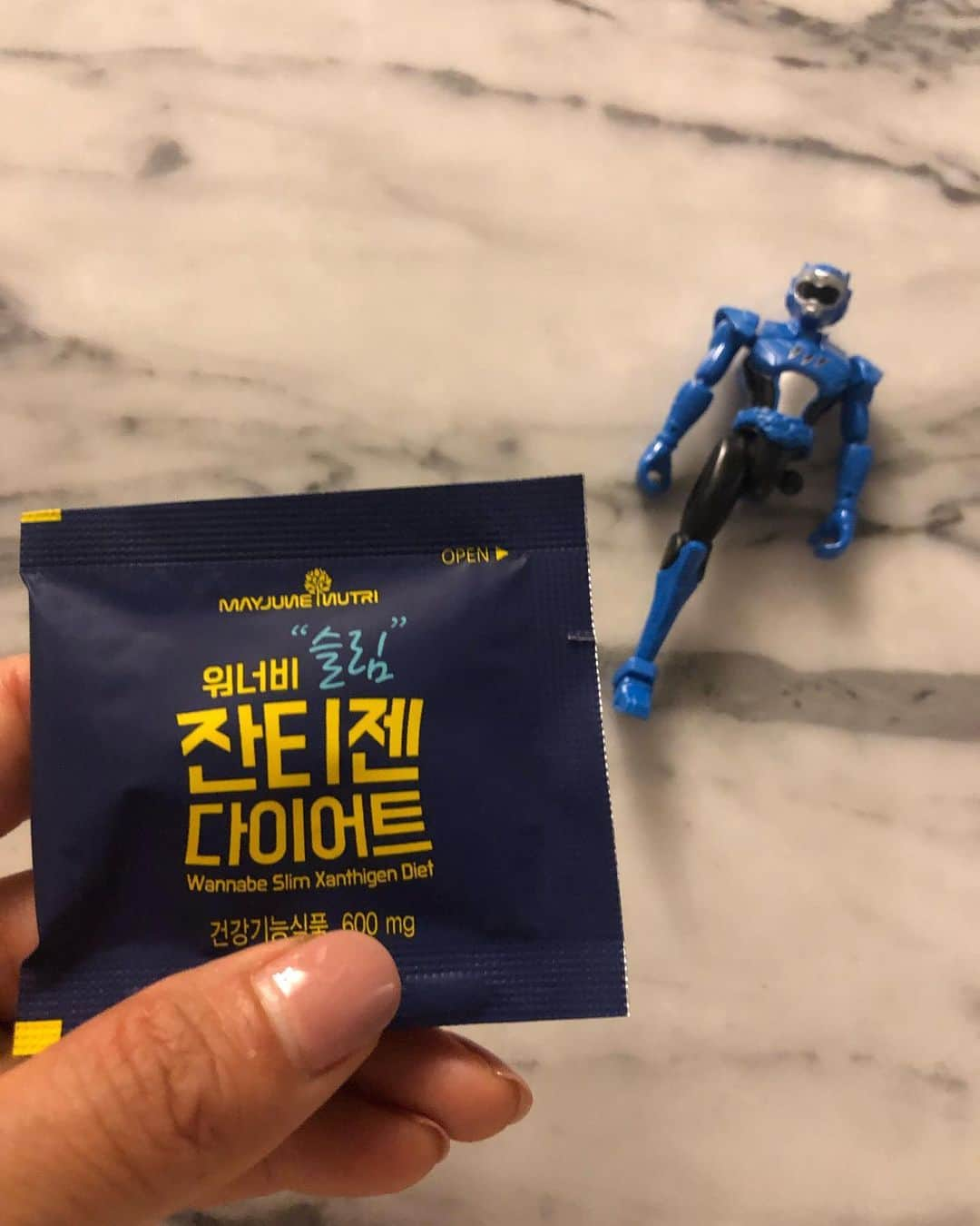 アン・ソニョンさんのインスタグラム写真 - (アン・ソニョンInstagram)「지난 6월 #온라인러브바자 판매제품 전체 카테고리 중 판매 1위 상품이  . . . . #바로바로  #워너비슬림잔티젠다이어트 💙 . . . . #자기전한알 이면  #기초대사량증가 #체지방감소 #체중감소⬇️ 효과 #임상완료 #건강기능식품 . . . . 하루중 언제먹어도 상관없지만, 자기전에 한알먹는게 제일 좋다고 합니다🤗 . . . . 지금 #온라인최저가 #절반가할인중❤️ #구매좌표👉  @lovebazaar_online  (www.lovebazaar.co.kr)  . . . . #착한소비 #착한기부 #온라인러브바자only✔️」7月7日 23時22分 - anney_an_love