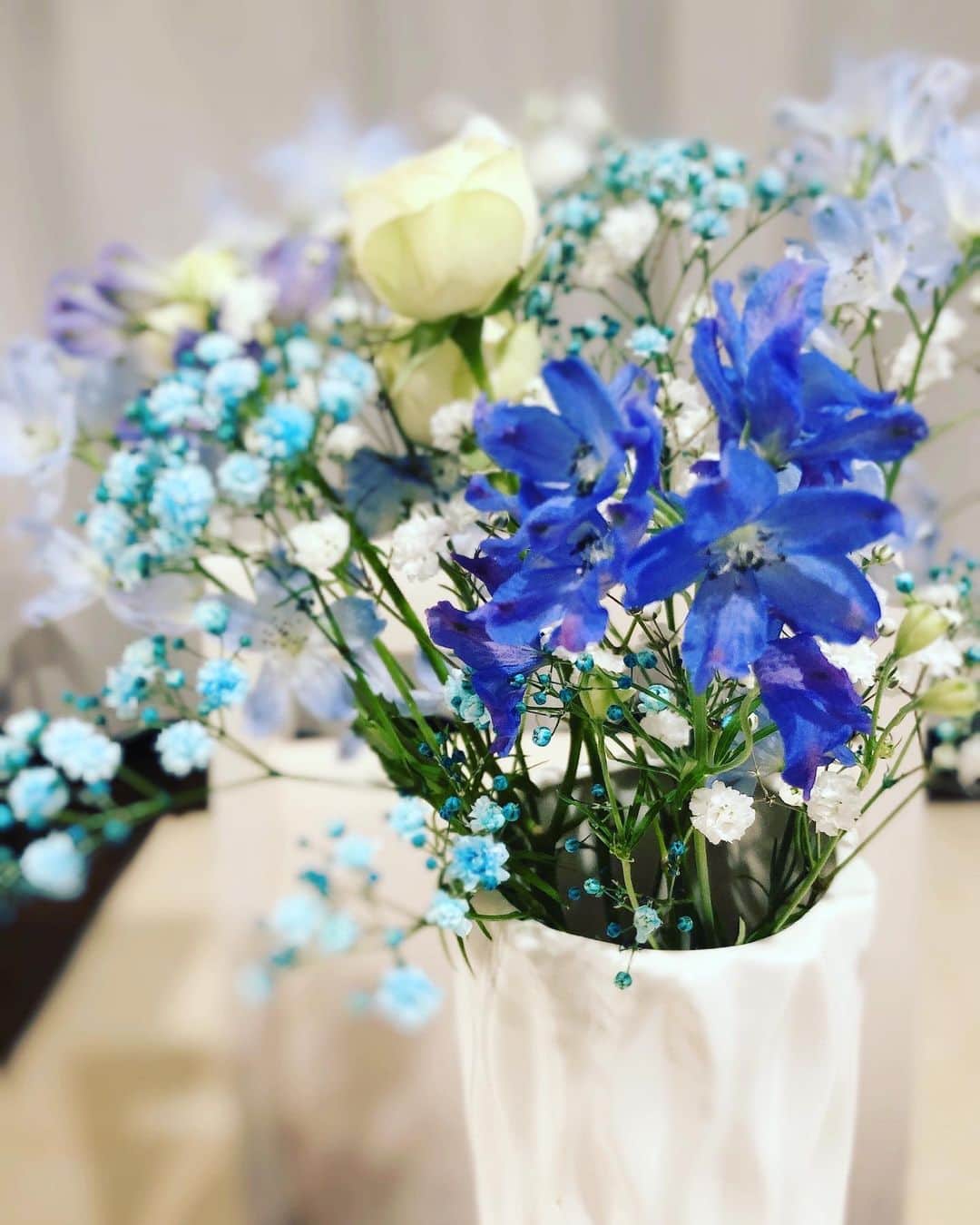 芳賀優里亜さんのインスタグラム写真 - (芳賀優里亜Instagram)「お花が好きな娘☺︎﻿ ﻿ 道端でもお花を見つけると「キレイね〜」と💐💐﻿ ﻿ 今日はパパがお花を買って帰ってきたら、大喜び💐💐﻿ ﻿  #今日も娘が可愛いです﻿」7月7日 23時25分 - yuria_haga