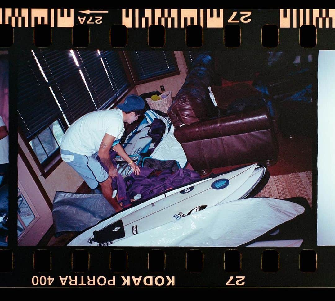 ミグエル・プッポのインスタグラム：「Saudades de carregar o capão cheio de @sharpeyesurfboards por aí 🌍 (📷: @brunozanin_ )」