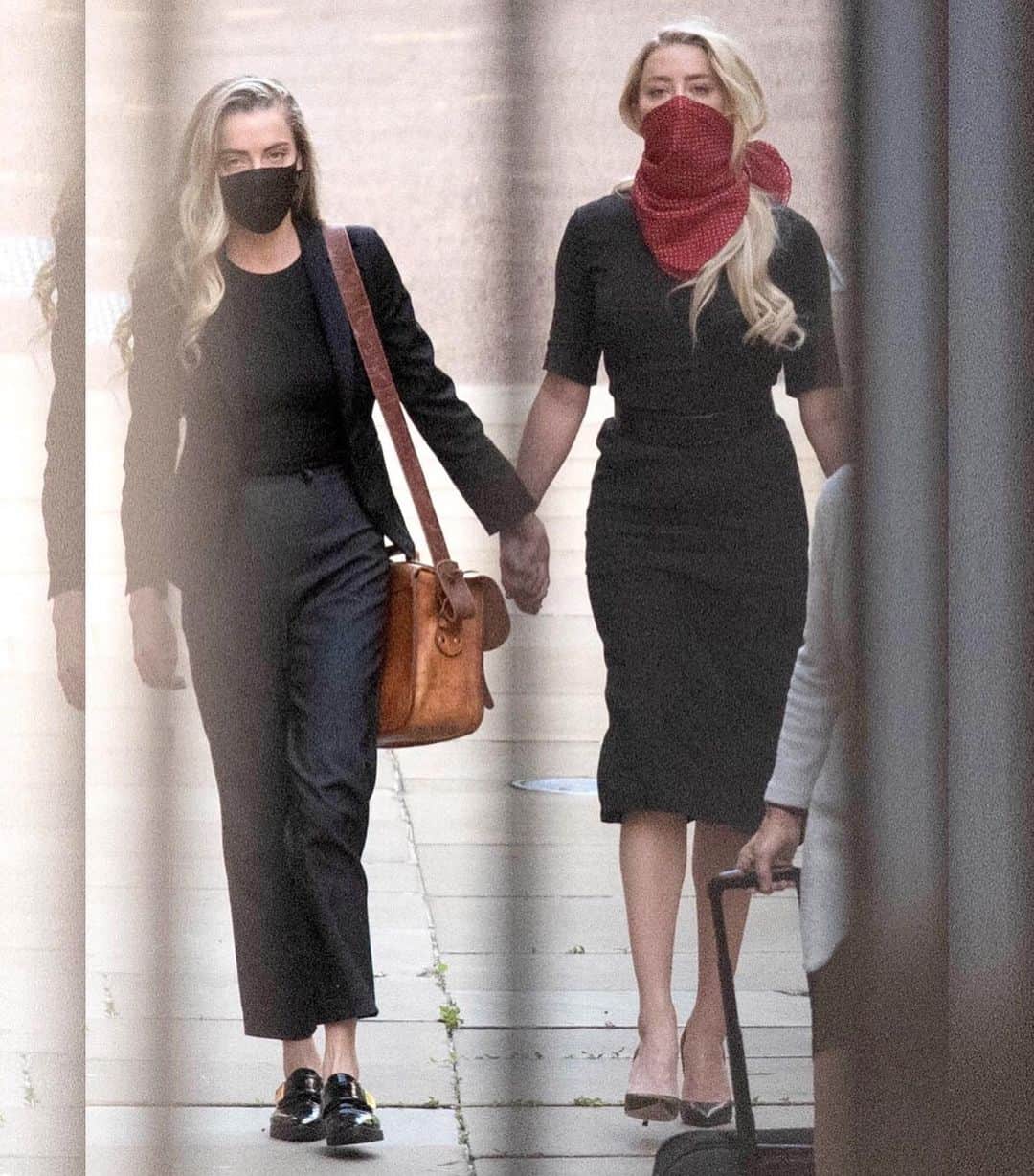 Just Jaredさんのインスタグラム写真 - (Just JaredInstagram)「Amber Heard arrives at court for her ex husband Johnny Depp’s libel case with regard to the allegations of abuse. Tap this pic at the LINK IN BIO to see what happened in court today.  #AmberHeard Photos: Getty」7月7日 23時34分 - justjared