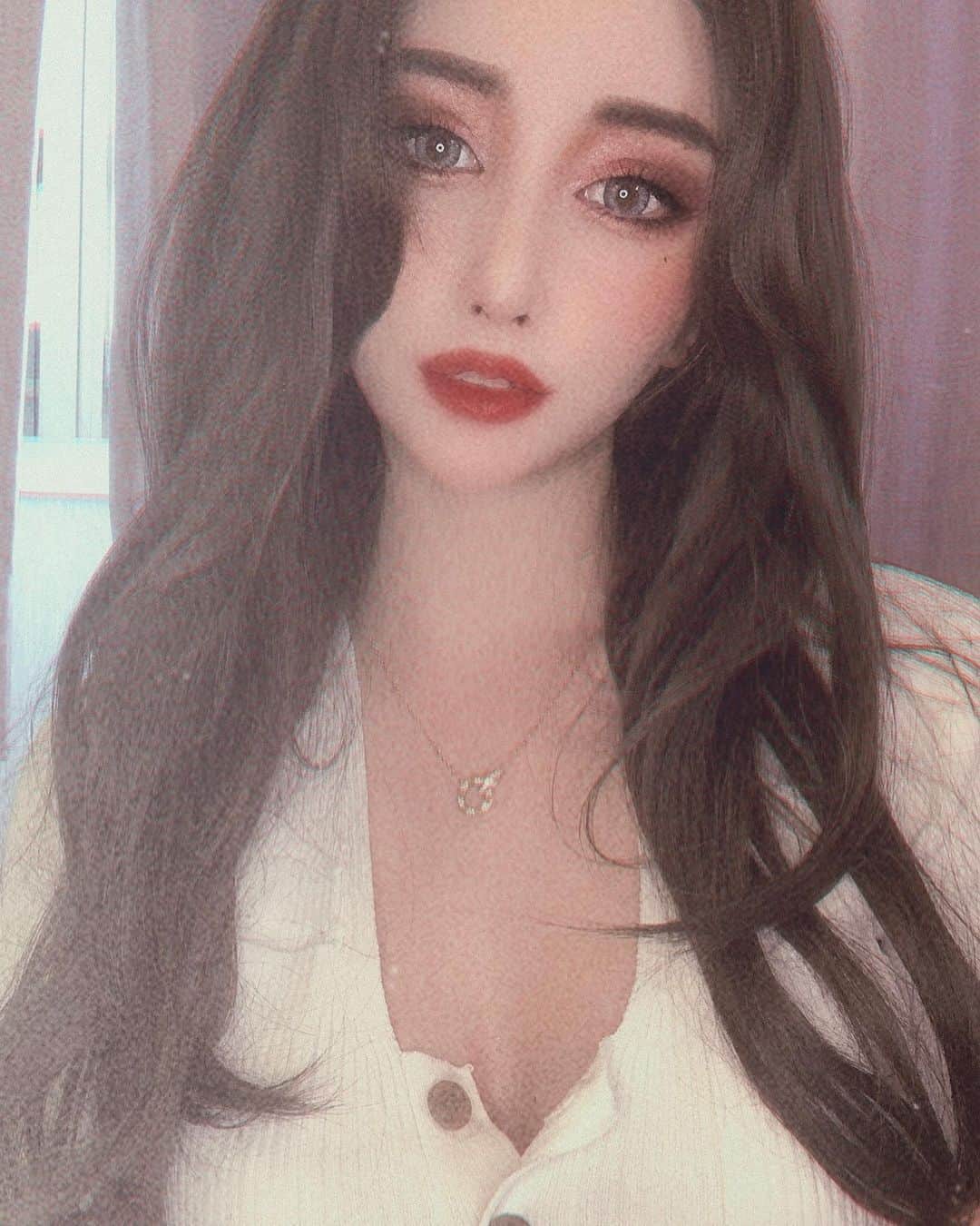 のインスタグラム：「このカラコンは ラヴェールのイノセントアッシュ👀✨ 髪はねこれウィッグだよん💖 リネアストリアのネットで買ったやつ💋 取ればショートヘアのまま❣️ めっちゃ通気性もいいし、頭重くならないし、毛質かなりいいし、安いし、帽子がわりに被れるくらい楽なの🥺❣️💕💕💕 髪が初めて切れてガン萎えしてる期間を救ってくれたアイテム💖 傷んでること気にしてるのにわざわざうるせえくらいに言われると流石に癇に障るよ(笑) トリートメントもすぐ効果切れるよねこんなブリーチ重ねてたら。分かんない？的な。  めっちゃ楽だからこのサイトで 違うのも買ってみよーと思ってる💕教えてくれた青空と湊翔には感謝💋 😘😚💋💕💋💕🎶💋💕💋💕🎶💋💕💋💕🎶💋💕💋💕🎶 エクステは乾かすのめんどくさいからホントに助かるし色落ちの心配もない😂💝 #カラコン #ウィッグ #自然 #tokyo #japan #港区女子 #元キャバ嬢 #パパ活のDM迷惑 #出会い厨無理」