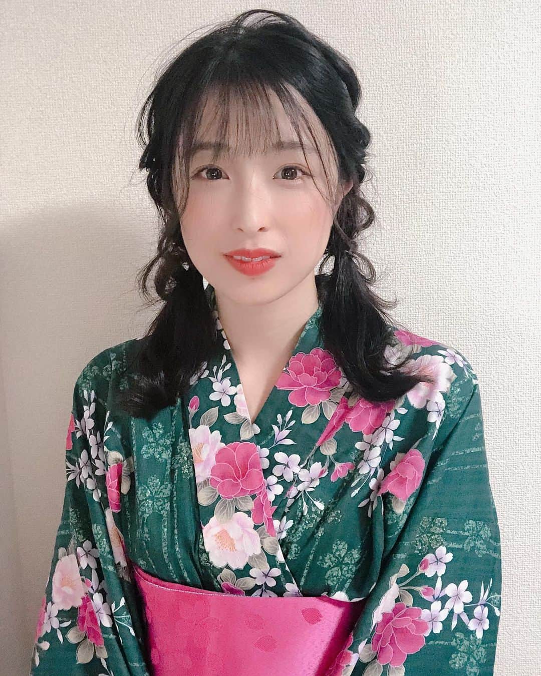 のインスタグラム：「七夕🎋 お願い、雨もう降らないで。 みんなに安心が戻ってきますように。  浴衣、反転しててごめんなさい。  #浴衣　#浴衣女子　#ヘアアレンジ」