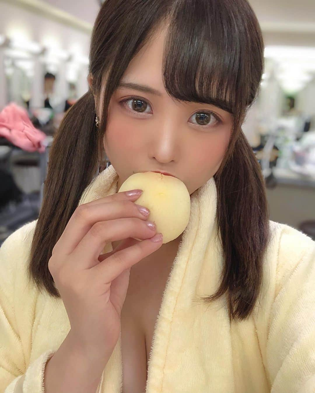 堀内玲さんのインスタグラム写真 - (堀内玲Instagram)「はむはむ。  ． ． ． #gravure #gravureidol  #グラビア #グラドル  #インスタグラビア  #グラビアアイドル #グラビアモデル #水着 #bikinigirl #ビキニ #セクシー #asiangirls  #asiansexy #bikinimodel  #巨乳 #美乳 #谷間 #japaneseidol  #童顔 #ロリ #sexydress  #sexystyle #bikini #japanesegirl  #sexyart #アイドル #ランジェリー  #sexybaby #sexy #コスプレ」7月8日 0時20分 - horiuchi_rei