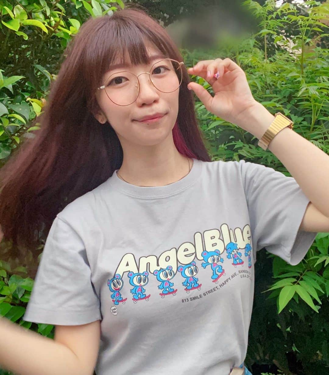 ぱいぱいでか美さんのインスタグラム写真 - (ぱいぱいでか美Instagram)「大人になってから着るAngelBlue❤︎ ꙳ #tshirt #angelblue #ナカムラくん #耳マン #復刻 #俺はインスタグラマーになりてぇ ꙳ 耳マンから出たAngelBlueの復刻第三弾❤︎❤︎❤︎ 一足お先にゲットさせてもらいましたよ〜✌︎ 去年のTシャツやサコッシュも最高だったし 前回のロンTもクソ可愛かったんですが 今回のも時系列にデザイン別で並べられたナカムラくんがイカしてます☻ ボディ結構しっかりしてて色味も絶妙だから グレーでも安心して着れる。笑 一緒に出てるジョガーパンツもかわいいよ。 色もサイズも展開あるのでおすすめしときますー。 完全受注生産みたいなので！欲しい人は忘れないうちにー！」7月8日 0時18分 - paipaidekami