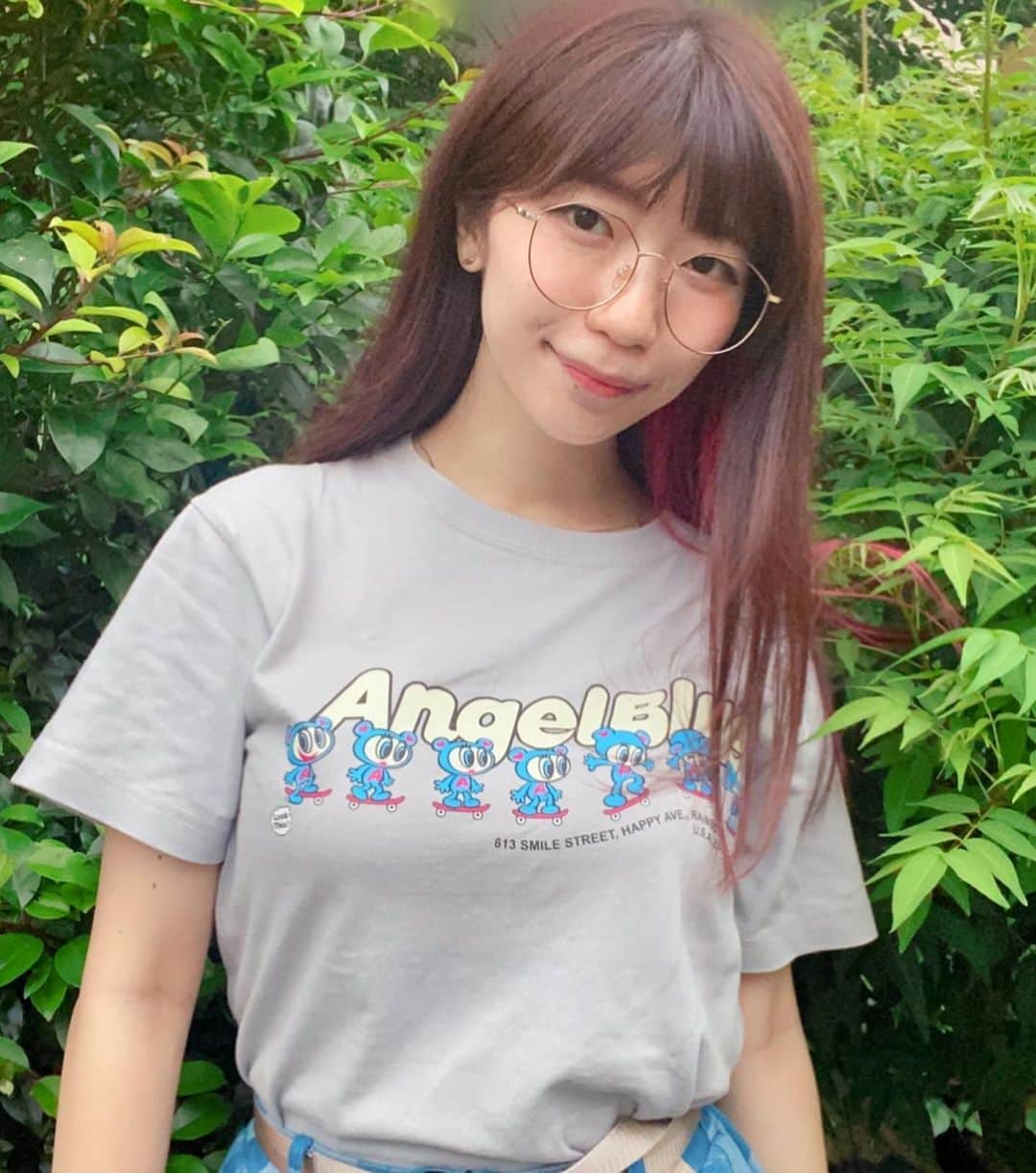 ぱいぱいでか美のインスタグラム：「大人になってから着るAngelBlue❤︎ ꙳ #tshirt #angelblue #ナカムラくん #耳マン #復刻 #俺はインスタグラマーになりてぇ ꙳ 耳マンから出たAngelBlueの復刻第三弾❤︎❤︎❤︎ 一足お先にゲットさせてもらいましたよ〜✌︎ 去年のTシャツやサコッシュも最高だったし 前回のロンTもクソ可愛かったんですが 今回のも時系列にデザイン別で並べられたナカムラくんがイカしてます☻ ボディ結構しっかりしてて色味も絶妙だから グレーでも安心して着れる。笑 一緒に出てるジョガーパンツもかわいいよ。 色もサイズも展開あるのでおすすめしときますー。 完全受注生産みたいなので！欲しい人は忘れないうちにー！」