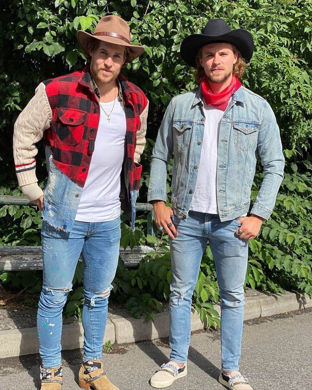 NHLさんのインスタグラム写真 - (NHLInstagram)「They took to the life of a cowboy like a horse takes to oats. 🤠  (📸: @mariokempe20 and @adriankempe)」7月8日 0時28分 - nhl