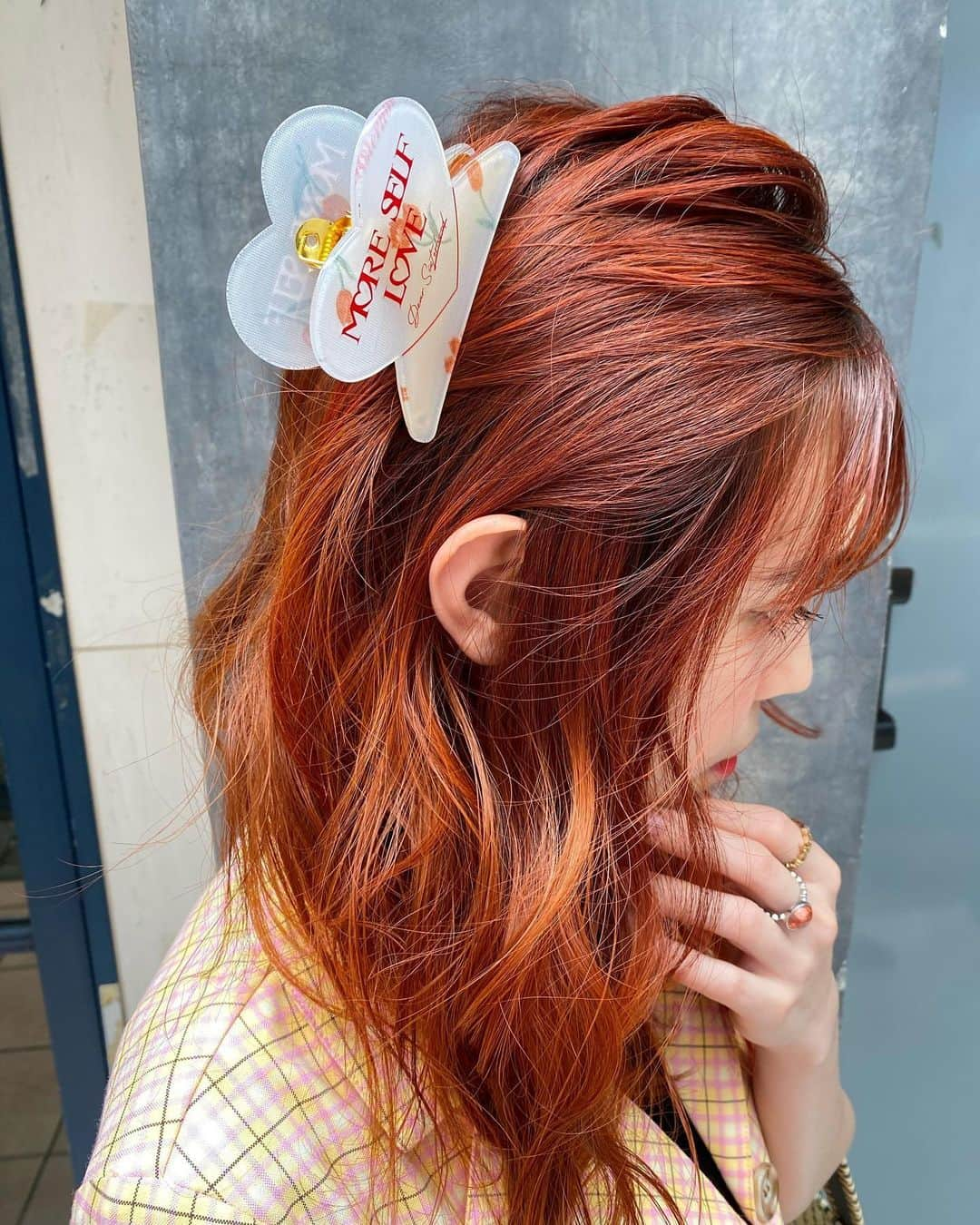 瀬戸あゆみさんのインスタグラム写真 - (瀬戸あゆみInstagram)「カラーしたよ🧡 by @lecotokyo @soucuts  定番になったオレンジ。  @dear_sisterhood のチェックシャツジャケットかわいい😍 (このヘアクリップ簡単に使えすぎて毎日使っちゃう。。。🌷) #ayumi_outfit  #dearsisterhood #theskips #casselini #liquem #vans #lecotokyo」7月8日 0時29分 - setoayumi