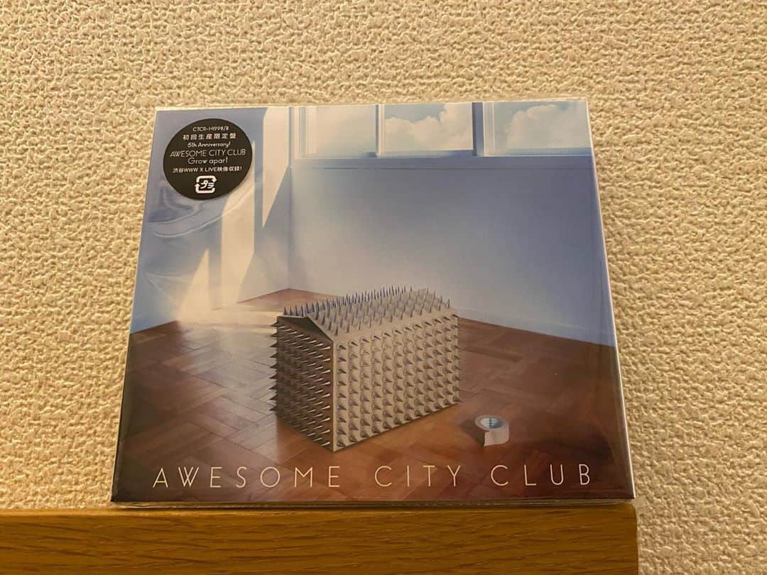 モリシーのインスタグラム：「ついにフィジカルリリース出来ました。 皆さま、是非ともマスクしてCDショップへ。 #growapart #awesomecityclub」