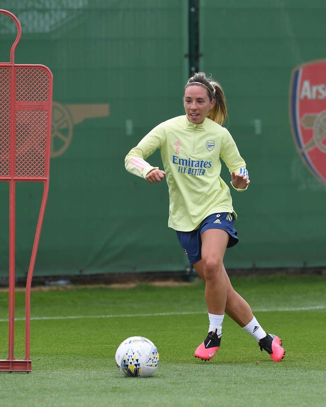 Arsenal Ladiesさんのインスタグラム写真 - (Arsenal LadiesInstagram)「It feels so good to be back 😍 Full training rules and details below 👇 ⁣ ⁣ ✅ Phase one training ⁣ ✅ Socially distanced⁣ ✅ Small-group sessions ⁣」7月8日 0時44分 - arsenalwfc