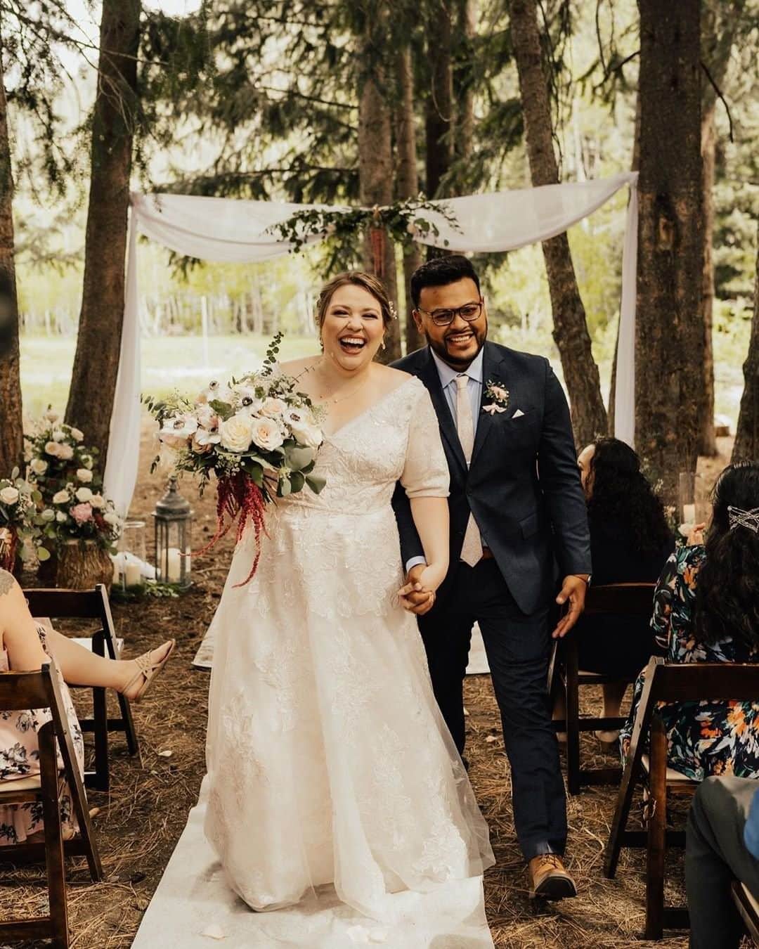 Bedroom diaryのインスタグラム：「All smiles. ❤️ 📷  @bagshawphotoandvideo 👰  @sarah_tafoya5」