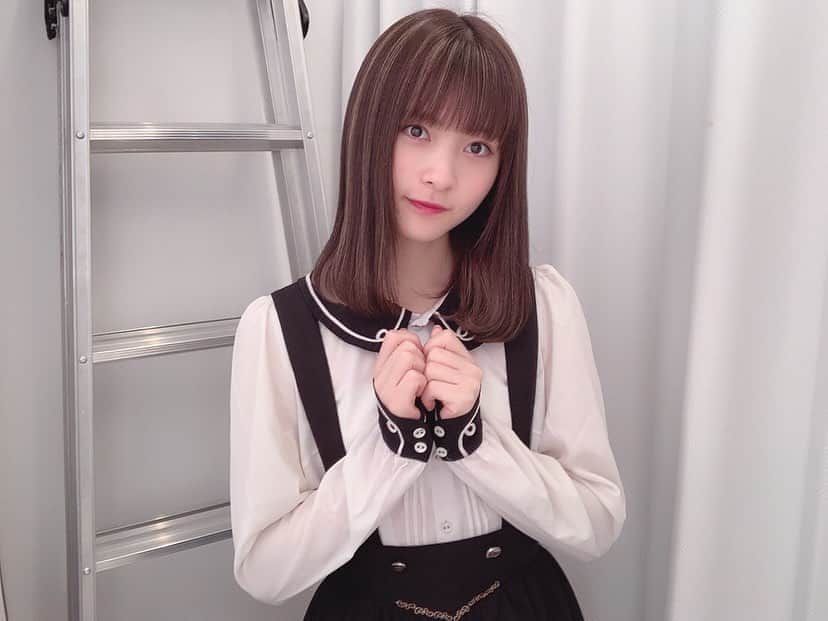 のインスタグラム：「おっと…？！  -  #アイドル #アイドル衣装 #シークレットハニー #頬で探すあなたの温度 #kissbee #japaneseidol #urakiss #youtuber #followme #secrethoney」