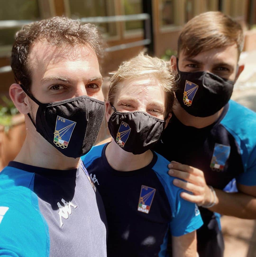 ベアトリーチェ・ヴィオのインスタグラム：「Uno per tutti e tutti per uno!⁣ Sembriamo i tre moschettieri 🤺 ... o la Banda Bassotti?! 😎⁣ @art4sportonlus⁣ .⁣ .⁣ .⁣ #art4sporteam #art4sport #Fly2tokyo #Federscherma #Paralympics #Tokyo2020」