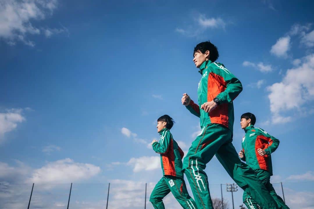 のインスタグラム：「By selflessly working together towards one common goal, the Ekiden Runners of Reitaku University quite literally show the world that teamwork makes the dream work. Head to the link in our bio to learn more.  It’s time to bring out the best in each other.    #timetofly • This campaign was shot at the start of February 2020 in the Japan.」