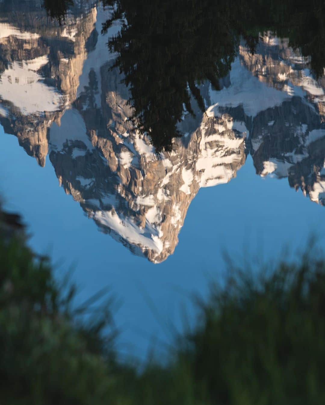 National Geographic Travelさんのインスタグラム写真 - (National Geographic TravelInstagram)「Photos by @taylorglenn  A very still morning near Schwabacher's Landing in Grand Teton National Park. These waters create wonderful reflections of the Tetons. Follow @taylorglenn for more from Wyoming and beyond. #grandtetonnationalpark #Wyoming」7月8日 1時13分 - natgeotravel