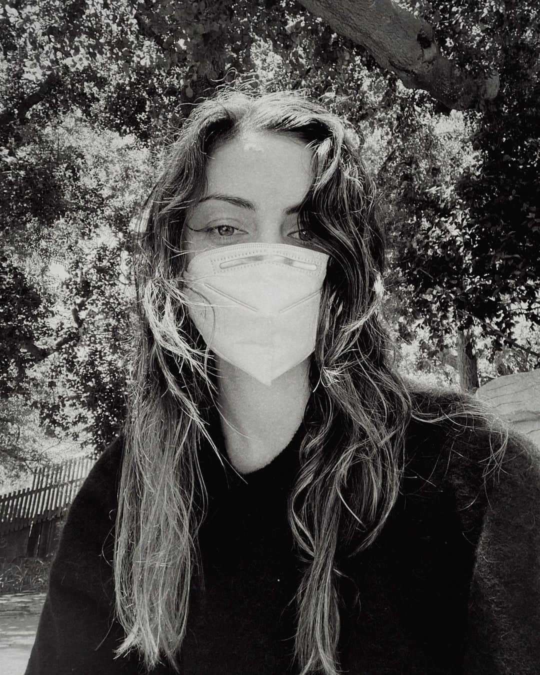 フィービー・トンキンさんのインスタグラム写真 - (フィービー・トンキンInstagram)「Thanks for nominating me @juliastegner I wear a mask because I care about YOU. And your families. And our essential workers. And our exhausted brave frontline heroes. Join me, #wearadamnmask   I nominate the witches and vampires and the mermaids 🌙💫 @candiceking @nina @brittlrobertson @claireholt  @shelleyhennig @jparkerk3 @leahmariepipes10 @thelibratine @lifeofrileyv  @thedaniellecampbell @katgraham and  @danielleroserussell 🖤」7月8日 1時16分 - phoebejtonkin