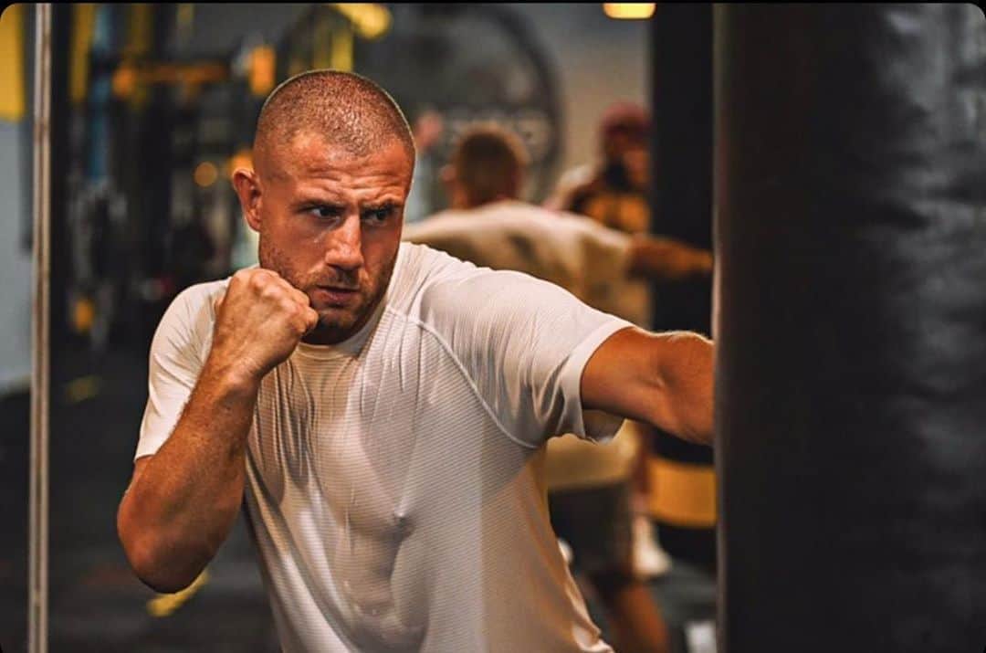 グーカン・サキのインスタグラム：「There are always options. Train smart.」