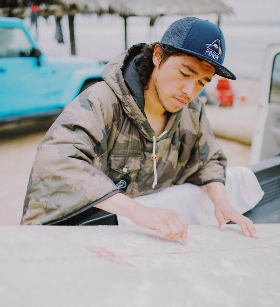 Poler Outdoor Stuffさんのインスタグラム写真 - (Poler Outdoor StuffInstagram)「Summer is for trucker hats and loggin, quite the combo when you throw in the Camp Poncho 🤤 photo by @huntergawne #campvibes #polerstuff」7月8日 1時27分 - polerstuff