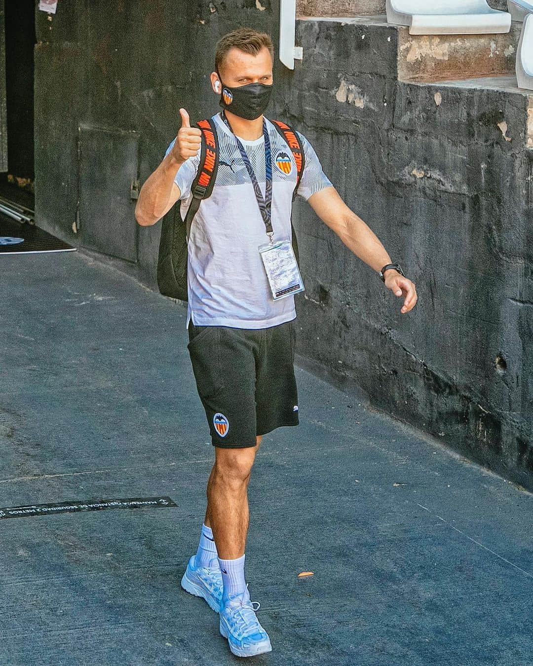 バレンシアCFさんのインスタグラム写真 - (バレンシアCFInstagram)「💪💪READY🦇 🏟️ .  #ValenciaValladolid 🦇🟣 #AmuntValencia」7月8日 1時28分 - valenciacf