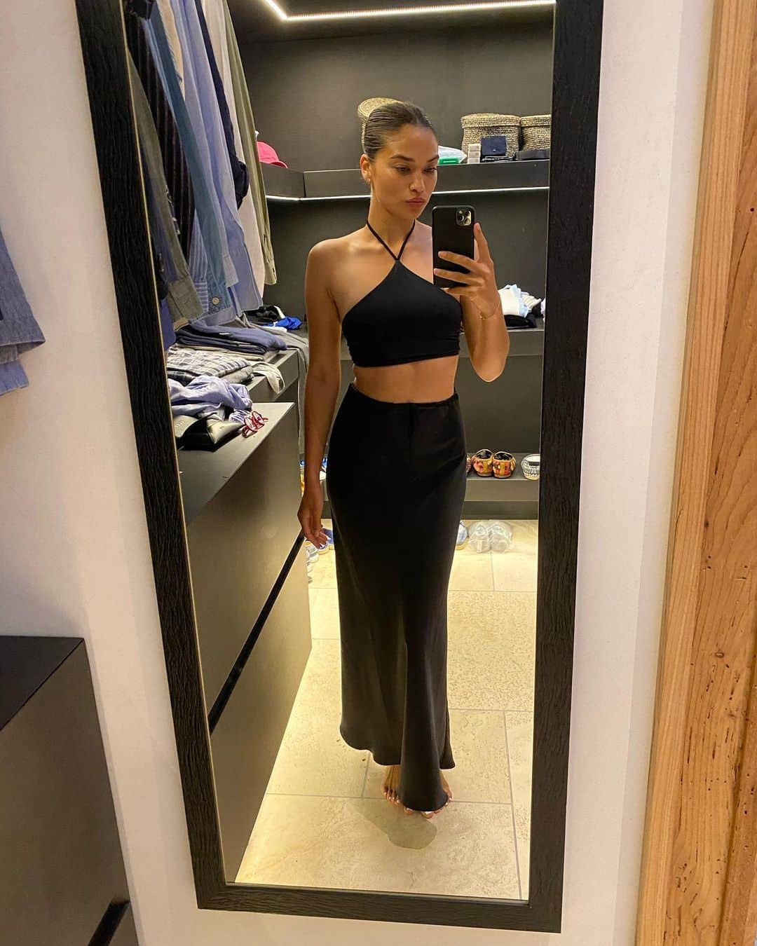 シャニーナ・シャイクのインスタグラム：「Dressing up to entertain yourself 🖤」