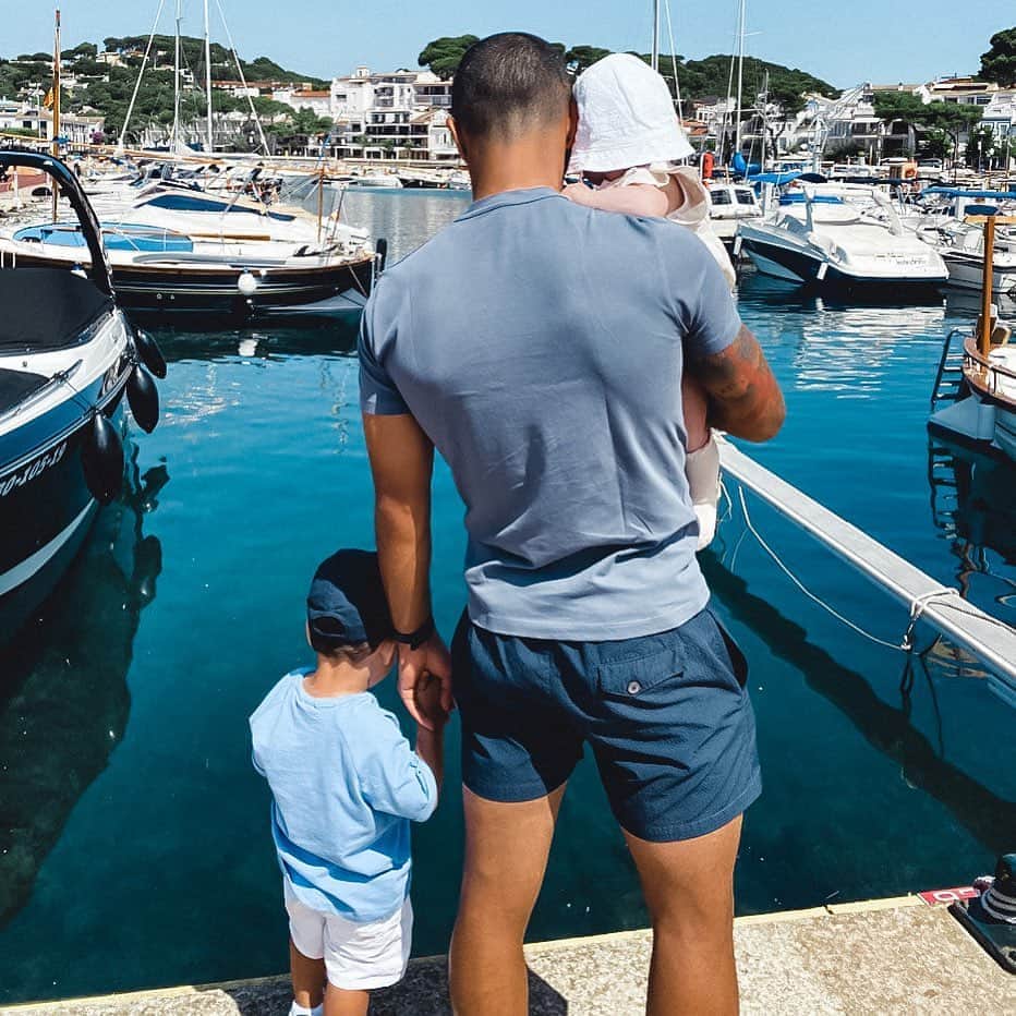 ティアゴ・アルカンタラのインスタグラム：「la costa. ⚓️⛵️☀️」