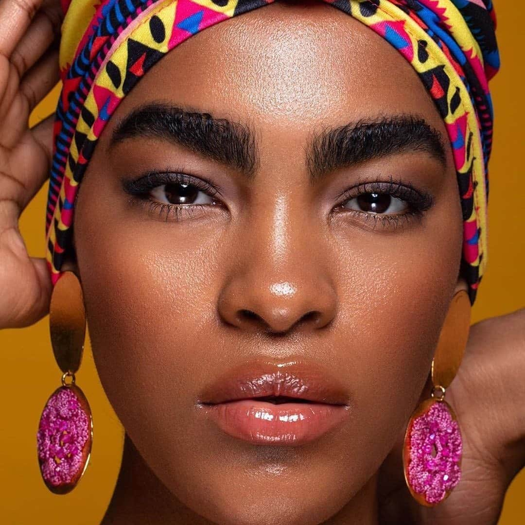 Huda Kattanさんのインスタグラム写真 - (Huda KattanInstagram)「For #blackoutday2020, we wanted to feature some incredible Black-owned beauty brands with AMAZING products. These women and brands deserve the right to be heard today, tomorrow and forever, and we want to support this movement 100%. At Huda Beauty, we are committed in giving the unheard a voice so let’s continue to push for change for this cause and all injustices around the world, because together we can make a difference. Let this movement be the spark that the world needs to work towards equality for all underrepresented groups around the world. ⠀⠀⠀⠀⠀⠀⠀⠀⠀ Please use your voice to share other badass Black beauty brands, influencers and businesses below 😘  ⠀⠀⠀⠀⠀⠀⠀⠀⠀ Photos Credit  1. @juviasplace 2. @danessa_myricks 3. @thelipbar 4. @briogeo 5. @uomabeauty 6. @mentedcosmetics 7. @basebutter 8. @blackgirlsunscreen」7月8日 2時04分 - hudabeauty