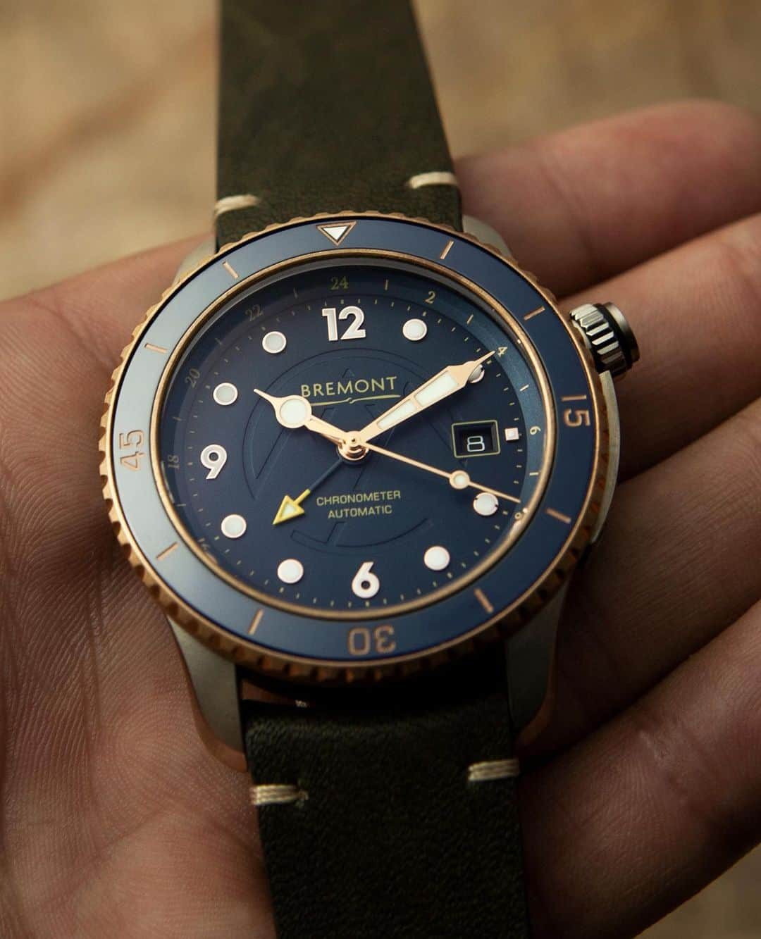 ブレモンさんのインスタグラム写真 - (ブレモンInstagram)「Do you have a bronze timepiece in your collection yet?⁠⠀ ⁠⠀ Built from titanium and bronze, the Bremont Project Possible boasts a dark blue dial with bronze bezel and ceramic blue insert, teamed with bronze hands. Turning the watch over reveals an open case back through which the rotor can be seen which details the heights of each of the 14 mountains, and in the order that mountaineering legend @nimsdai summited them.⁠⠀ ⁠⠀ Visit the Bremont website to place a deposit to claim one of these 300 pieces.⁠⠀ ⁠⠀ #TestedBeyondEndurance #BremontProjectPossible #projectpossible #mountaineering #climbing #mountains #adventure #hiking #mountainlife #travel #outdoors #nature #wilderness」7月8日 2時31分 - bremontwatches