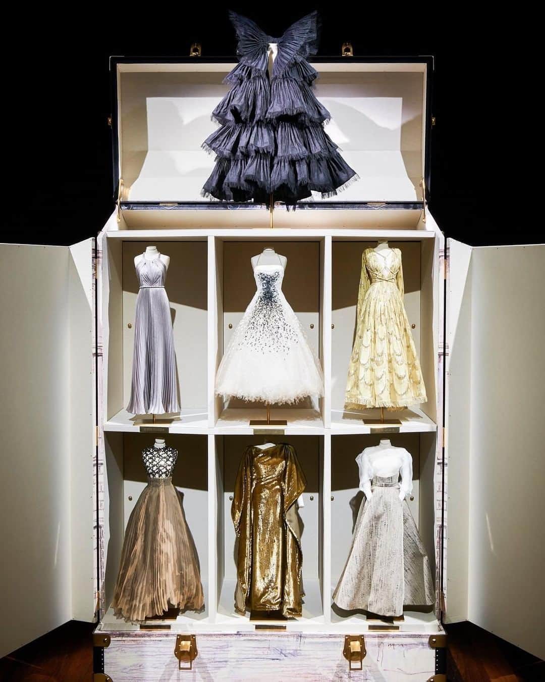 ELLE Magazineさんのインスタグラム写真 - (ELLE MagazineInstagram)「This Paris Couture Week, designers are tasked with presenting their collections virtually, in ways we’ve never seen before. @Dior’s dollhouse is the Fall-Winter 2021 collection in miniature form, paying homage to Théâtre de la Mode, a 1945 traveling fashion exhibition that promoted Parisian couture during World War II. The pint-sized collection of daywear features dark tweeds, softly pleated Grecian gowns, and modern interpretations of the Dior's iconic New Look silhouette. Keeping in line with the rules of couture, each look is made entirely by hand by the Parisian house's atelier, 40 percent smaller than its original size. Link in bio to see the whole collection.」7月8日 2時46分 - elleusa