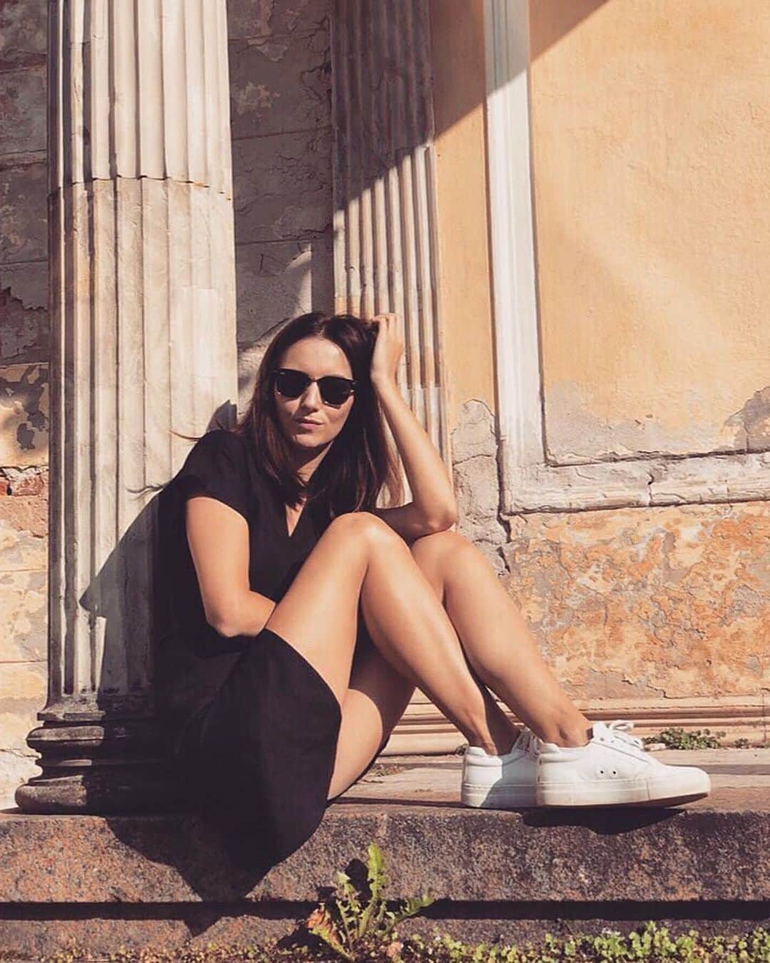 ウォントのインスタグラム：「A summer essential. @otmennaya wears our Lalibela sneaker—fitted with platform sole for comfort and durability.  #wantlesessentiels #worldofwant」
