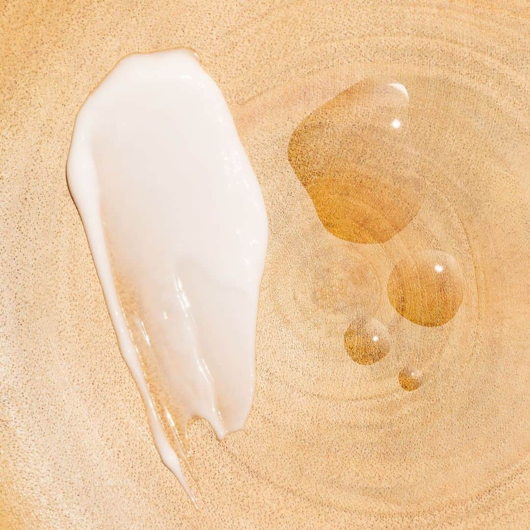 DHC Skincareさんのインスタグラム写真 - (DHC SkincareInstagram)「The powerful formula of our new Sea Mineral Double Moisture duo was developed using deep seawater that has undergone two different treatments in order to create the perfect balance of skin-nourishing minerals:⁣ ⁣ 💦 A portion of the deep seawater has undergone electric dialysis, a process that removes unwanted minerals and makes room for more desirable ones, including calcium and magnesium known to help fend off free radicals that cause premature aging. ⁣ ⁣ 💦 Another portion of the formula’s deep seawater has undergone reverse osmosis, a process that essentially turns ocean water into freshwater by removing the sodium, chloride, and sulfate, resulting in water so pure you could drink it.⁣ ⁣ Shop this new skin hydrator at DHCcare.com and get free shipping on your order ☝️ ⁣ ⁣ #DHCisJBeauty #TextureTuesday #SkincareObsessed #Skincare #Moisturizer #DoubleMoisture #AsianSkincare」7月8日 2時54分 - dhcskincare