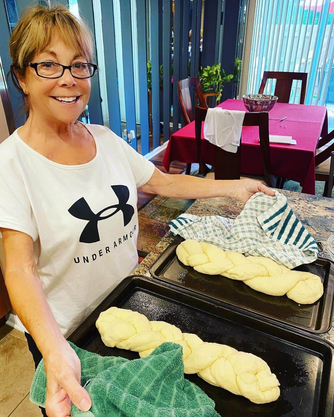 P!nk（ピンク）さんのインスタグラム写真 - (P!nk（ピンク）Instagram)「Home-made Challah with Mama 🥰」7月8日 8時24分 - pink