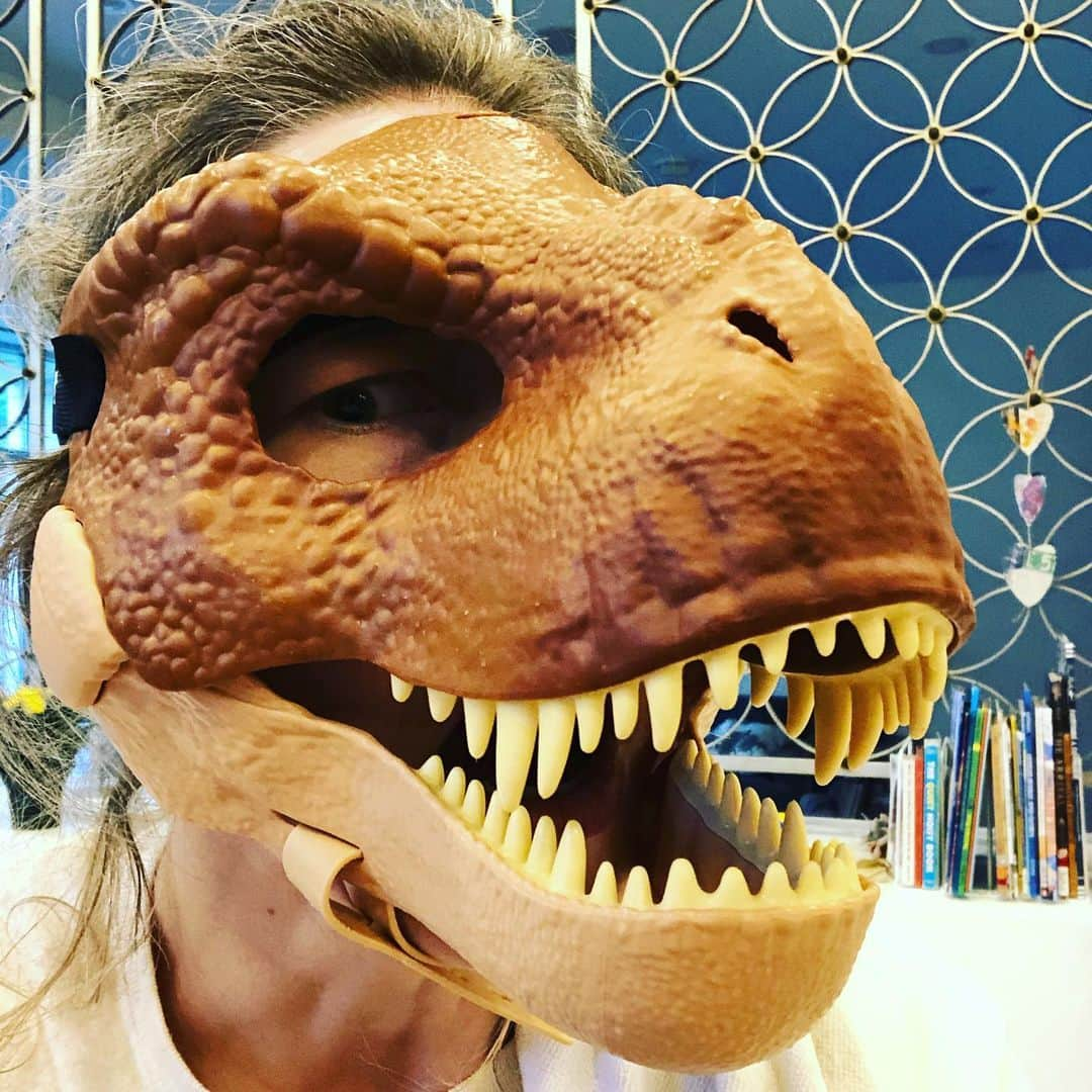 キャリー・クーンのインスタグラム：「Got my new mask. #covid19」