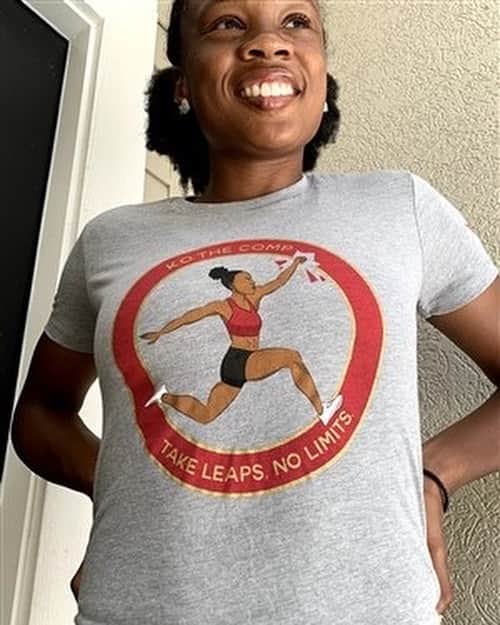 MizunoRunningさんのインスタグラム写真 - (MizunoRunningInstagram)「We are proud to partner with @ktorr1 and @atlantatrackclub for Keturah’s first-ever #KOTheComp tee’s — and even more excited to share it with you! Keturah came in 4th at the 2016 Olympics, she is an 8x NCAA Champion, and 5x US National Champion — Triple Jump. On top of these incredible accomplishments, Keturah has a huge heart and will be donating a portion of the sales of this shirt to the Rites of Passage program @cornerstoneatl. • • The program mentors boys & girls to equip them with core life principles, such as discipline and integrity, which will ultimately help them succeed. “I am extremely passionate about mentorship, investing in the youth, and ensuring children have positive role models around them, which is why I chose this program.” — Keturah Orji• • You can get yours through pre-order (available NOW through July 30 at the #linkinbio) for $25. • • #TakeLeapsNoLimits」7月8日 2時59分 - mizunorunningusa