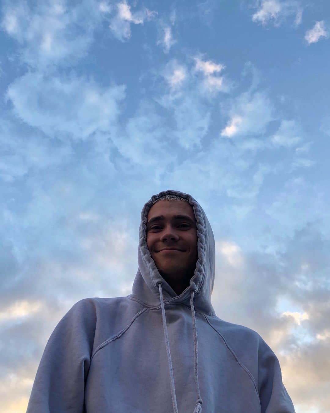 フェリックス・サンドマンのインスタグラム：「Hi, don’t forget about me, I just need some time :)」