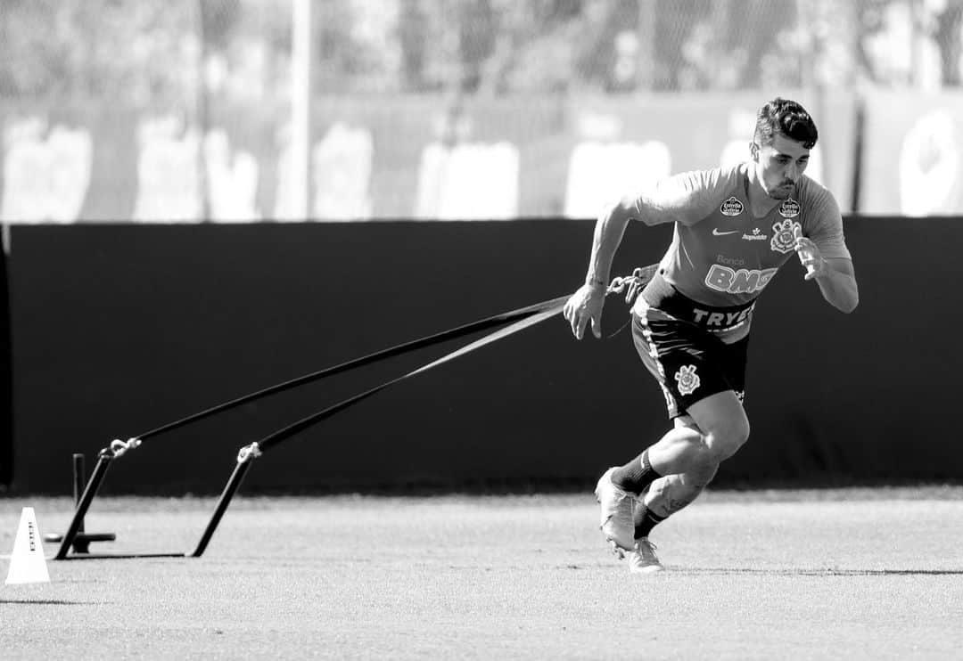 ダニーロ・フェルナンド・アベラールのインスタグラム：「Mais um dia de trabalho 💪🏽🙏 ⠀⠀⠀⠀⠀⠀⠀⠀ ⠀⠀⠀⠀⠀⠀⠀⠀ ⠀⠀⠀⠀⠀⠀⠀⠀ ⠀⠀⠀⠀⠀⠀⠀⠀ ⠀⠀⠀⠀⠀⠀⠀⠀ @rodrigo_coca」
