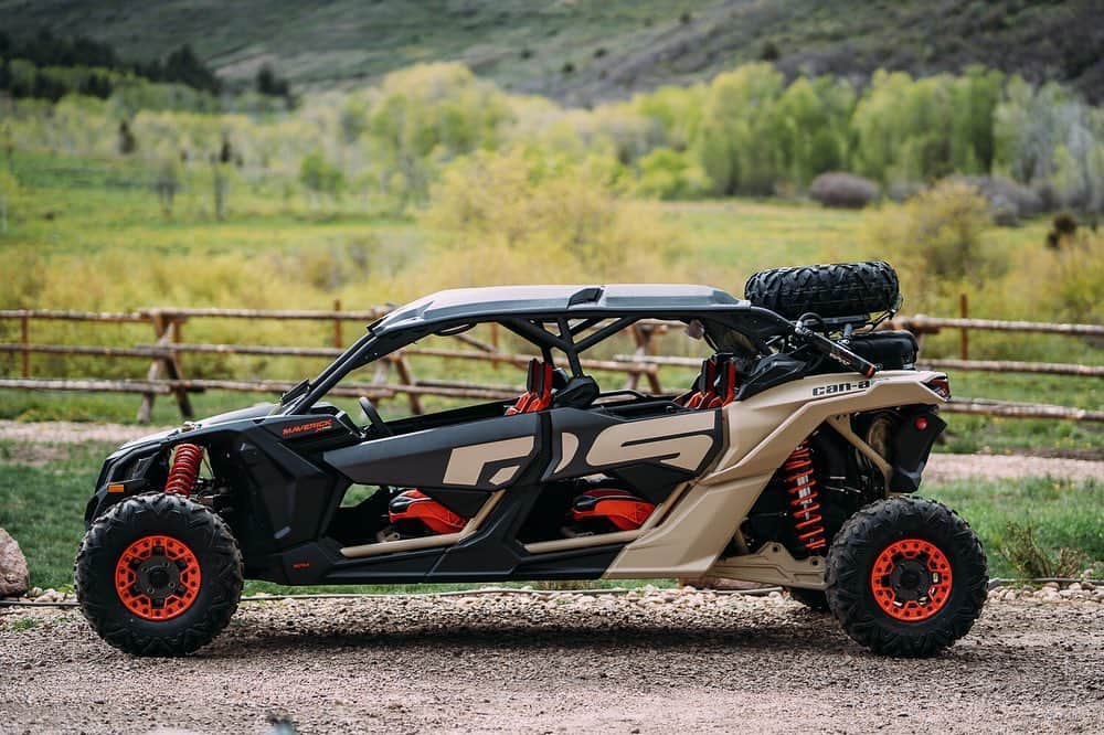 ケン・ブロックさんのインスタグラム写真 - (ケン・ブロックInstagram)「The new 2021 Can-Am Maverick X3 MAX was a blast on our dirt track and water crossing we have out at our ranch. Click the link in my bio to see this and a bunch of other slow-motion action filmed with a Phantom slow-mo camera. #gravelshredder #CanAmMaverickX3」7月8日 3時30分 - kblock43