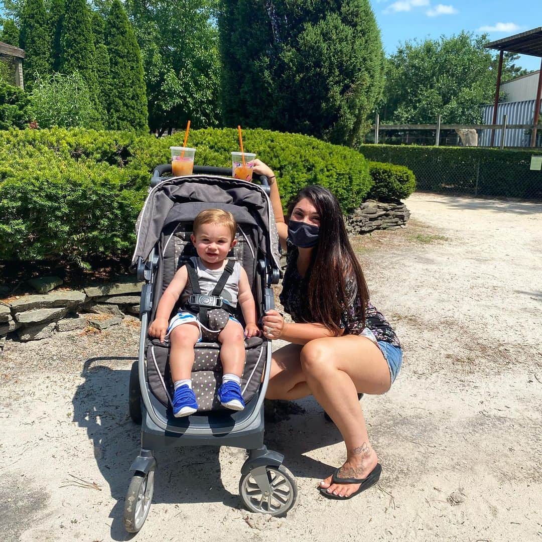 ディーナ・ニコール・コルテーゼのインスタグラム：「Day out with my baby boy (kids under 2 are not supposed to have masks on ( told this by my doctor, that is why cj does not have a mask on and we stayed far away from anyone else in the refuge)」