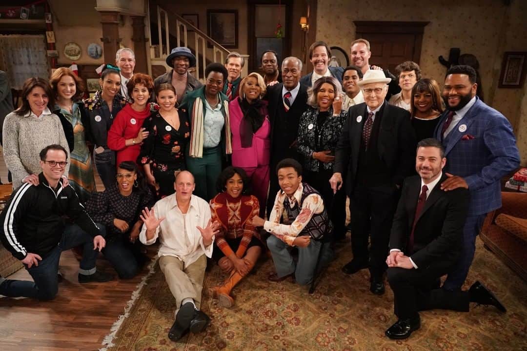 アメリカン・ブロードキャスティング・カンパニーのインスタグラム：「The classic sitcoms you love with a star-studded cast! Don't miss an encore presentation of #LiveInFrontOfAStudioAudience: All in the Family and Good Times tonight at 8|7c on ABC!」