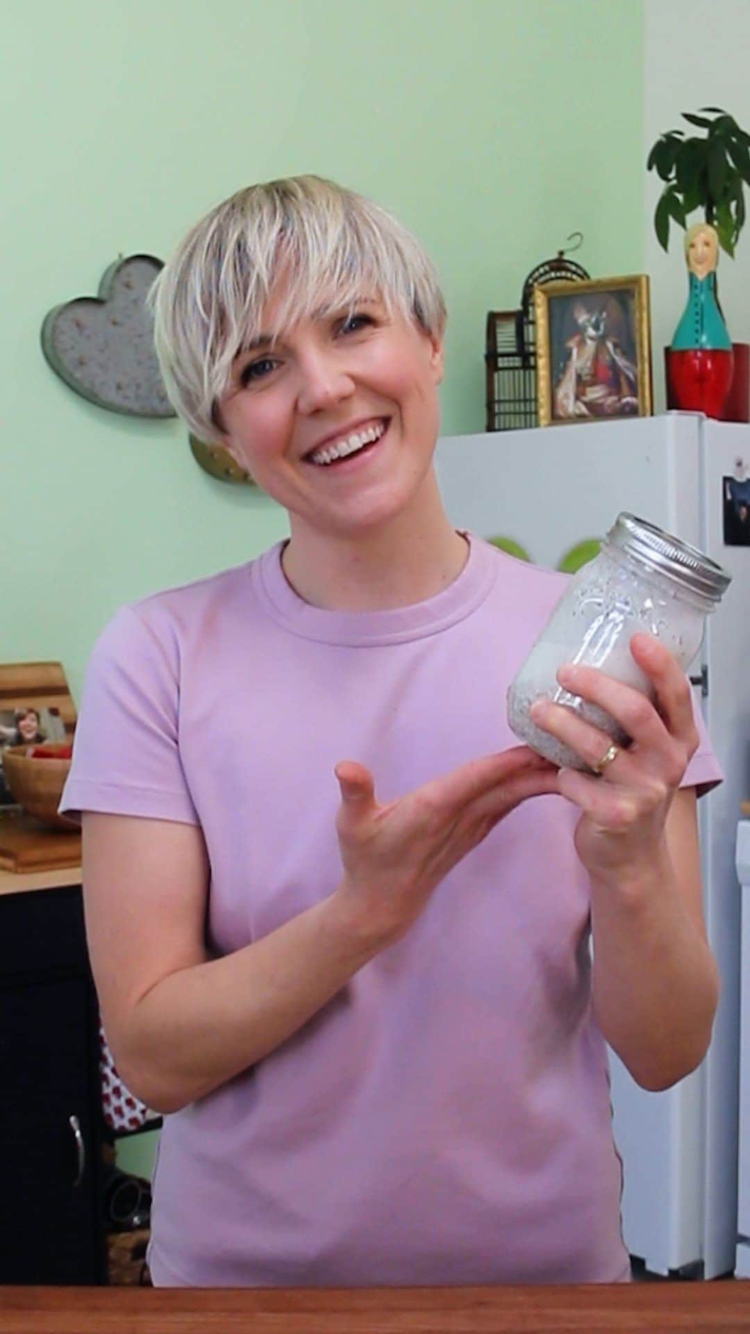 ハナー・ハートのインスタグラム：「Hi internet family! This week on Pantry Party, I have decided to make breakfast easy with overnight oats! I'm making this with steel cut oats instead of rolled oats... Hopefully I made the right choice! Let's get the Pantry Party started! Would you eat oats that are soaked in milk and sitting in the fridge all night? Let me know in the comments below!」