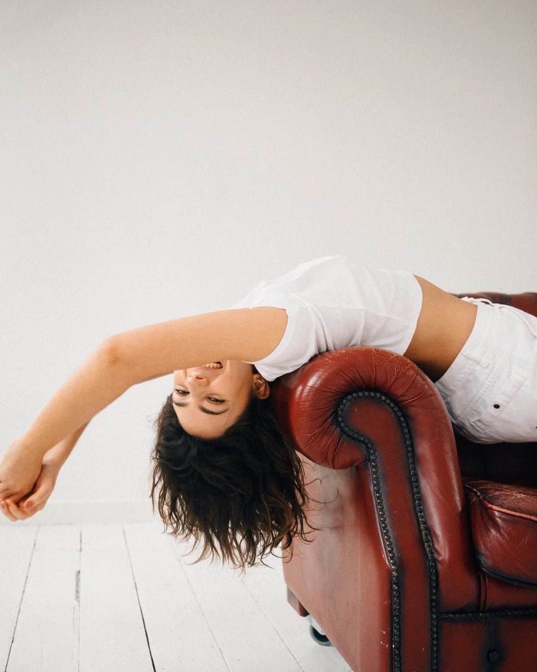 Amelia Zadroのインスタグラム：「Just happy 2 b here & thank u for following ❤️」