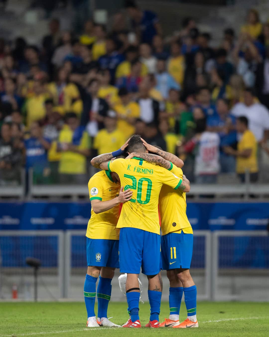 サッカー ブラジル代表チームさんのインスタグラム写真 - (サッカー ブラジル代表チームInstagram)「Quem lembra da campanha da conquista da @copaamerica em casa? Vem com esse álbum especial do título! 🏆 ⠀ Fase de Grupos Brasil 🇧🇷 3-0 🇧🇴 Bolívia Brasil 🇧🇷 0-0 🇻🇪 Venezuela Brasil 🇧🇷 5-0 🇵🇪 Peru ⠀ Quartas de final Brasil 🇧🇷 0(4)-(3)0 🇵🇾 Paraguai ⠀ Semifinal Brasil 🇧🇷 2-0 🇦🇷 Argentina ⠀ Final Brasil 🇧🇷 3-1 🇵🇪 Peru ⠀ Fotos: @lucasfigfoto/CBF」7月8日 4時15分 - cbf_futebol