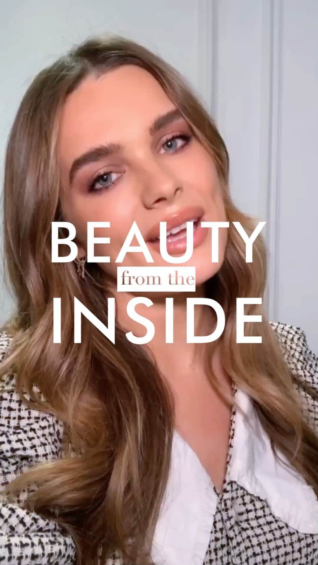 のインスタグラム：「Get ready for the Summer with @chloelloyd & #Guerlain with a natural, flawless makeup look using:  - L'Essentiel primer & foundation  - Parure gold limited edition powder  - Terracotta classic bronzer.  - Terracotta Highlighter stick  - Mad Eyes eyebrow brow framer  - Mad Eyes contrast shadow duo  - Mad Eyes mascara  - Rouge G balm & Quartz Illusion case  #Guerlain #GuerlainMakeup #Makeup #Tutorial #Summer」