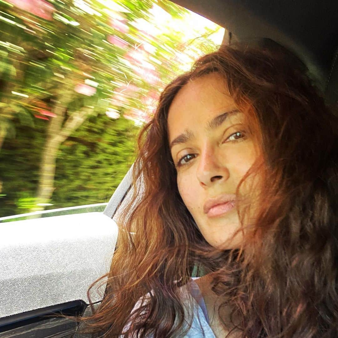 サルマ・ハエックさんのインスタグラム写真 - (サルマ・ハエックInstagram)「#summerbrise」7月8日 4時19分 - salmahayek