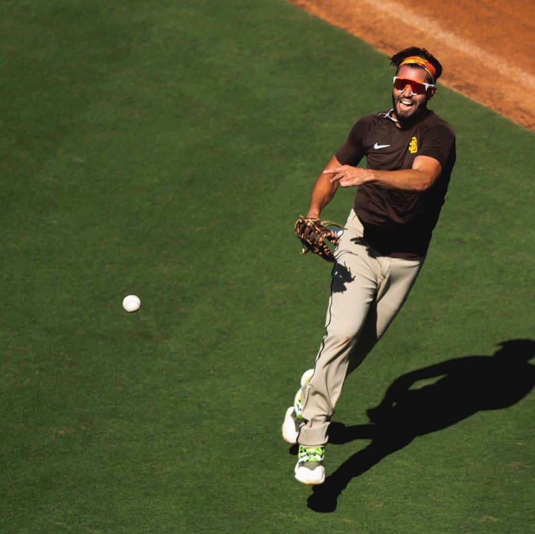 エリック・ホズマーのインスタグラム：「BASEBALL」