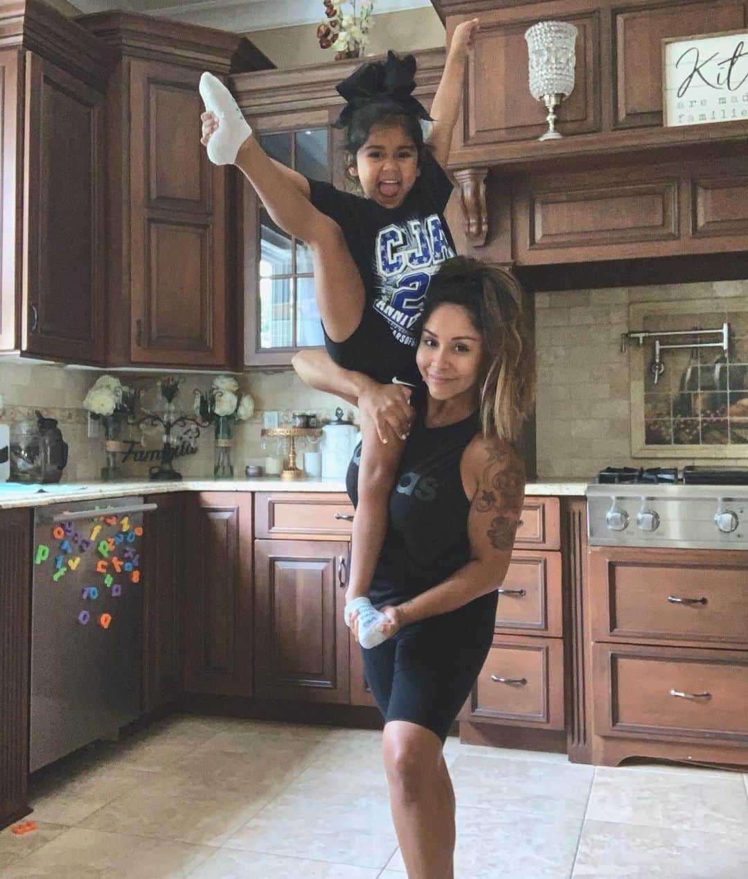 ニコール・ ポリッツィのインスタグラム：「MY GIRL !! #CheerGenes #Flyer #PROUDMOM」
