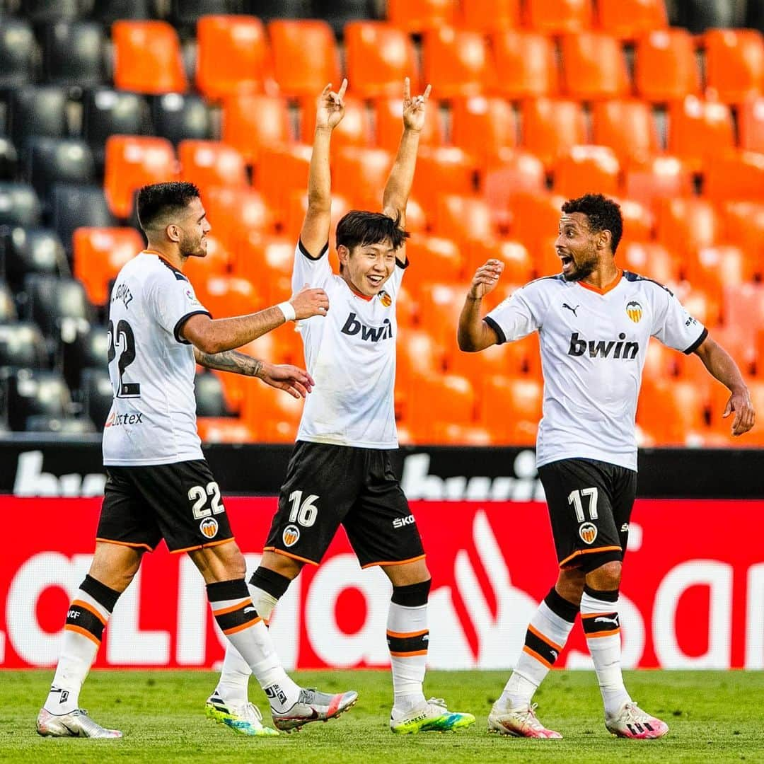 バレンシアCFさんのインスタグラム写真 - (バレンシアCFInstagram)「🚀 🚀🇰🇷🚀🚀 . #ValenciaValladolid 🦇🟣 #AmuntValencia」7月8日 4時32分 - valenciacf